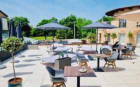 Ce Plaza Hotel  4*