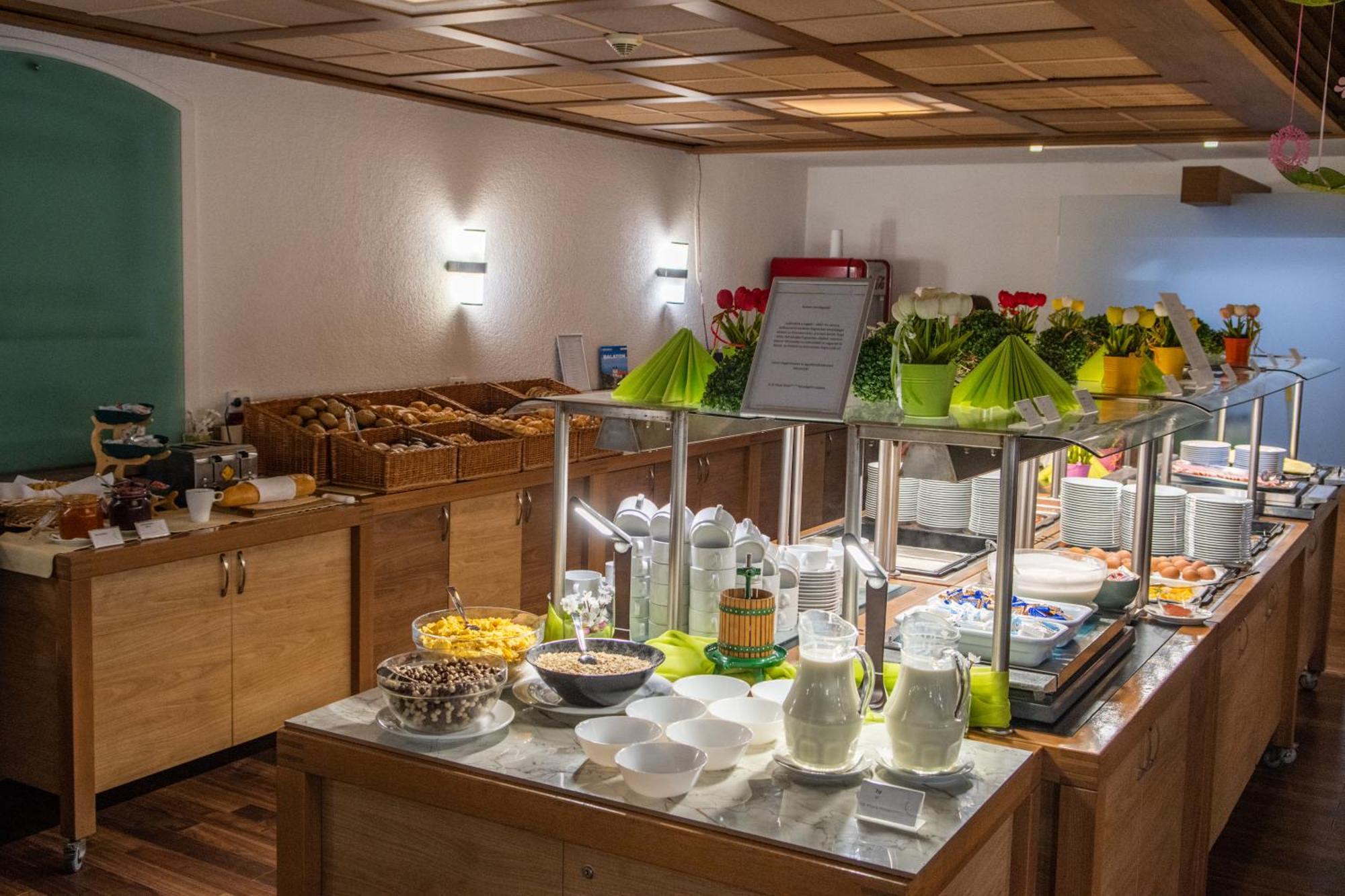 Ce Plaza Hotel Siófok Kültér fotó