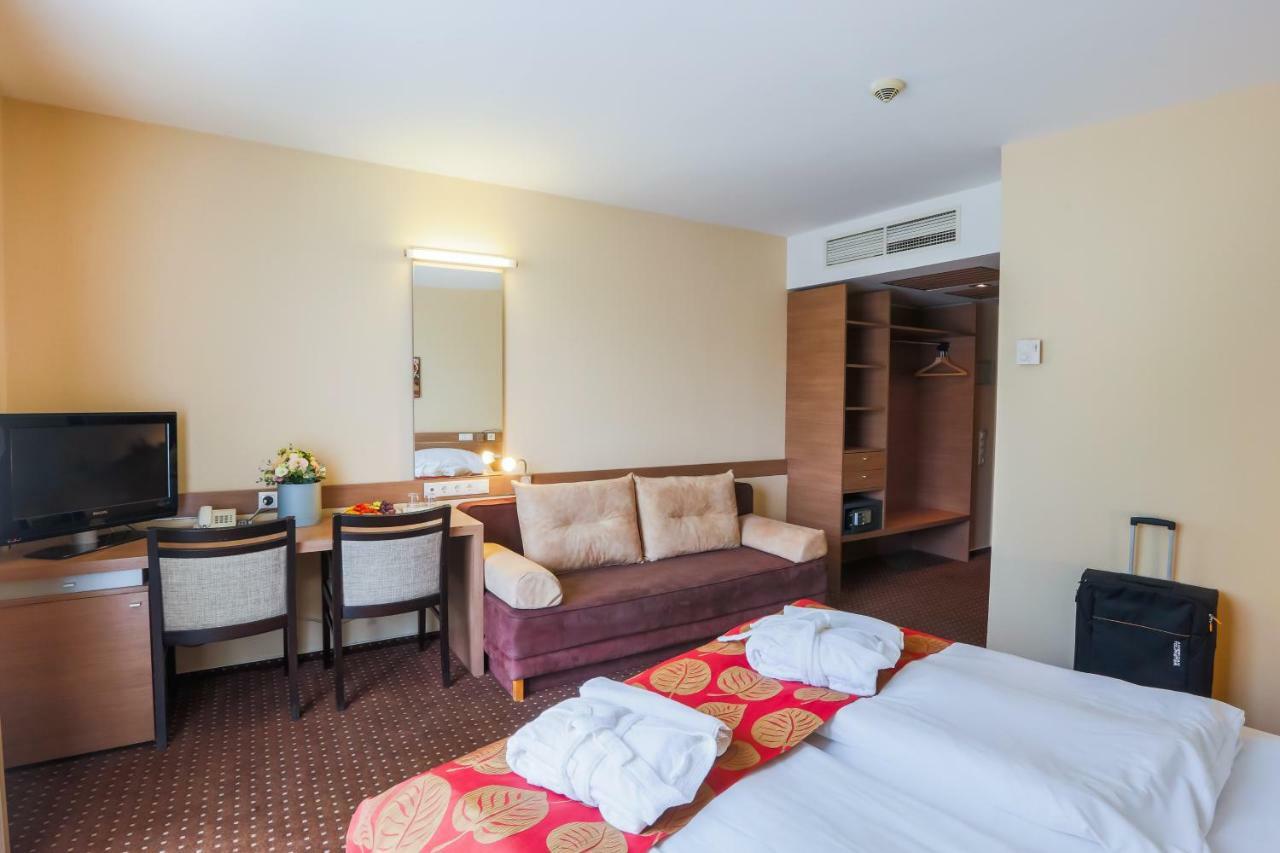 Ce Plaza Hotel Siófok Kültér fotó